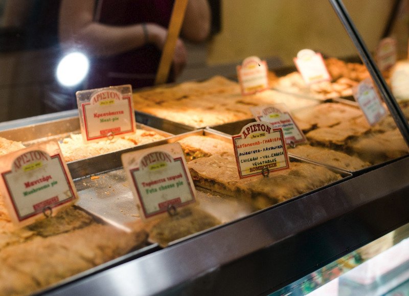 «Μνημείο» της Αθήνας το «Άριστον» -Φτιάχνει την πιο ξακουστή, χειροποίητη, βουτυράτη τυρόπιτα κουρού [εικόνες] | iefimerida.gr 3