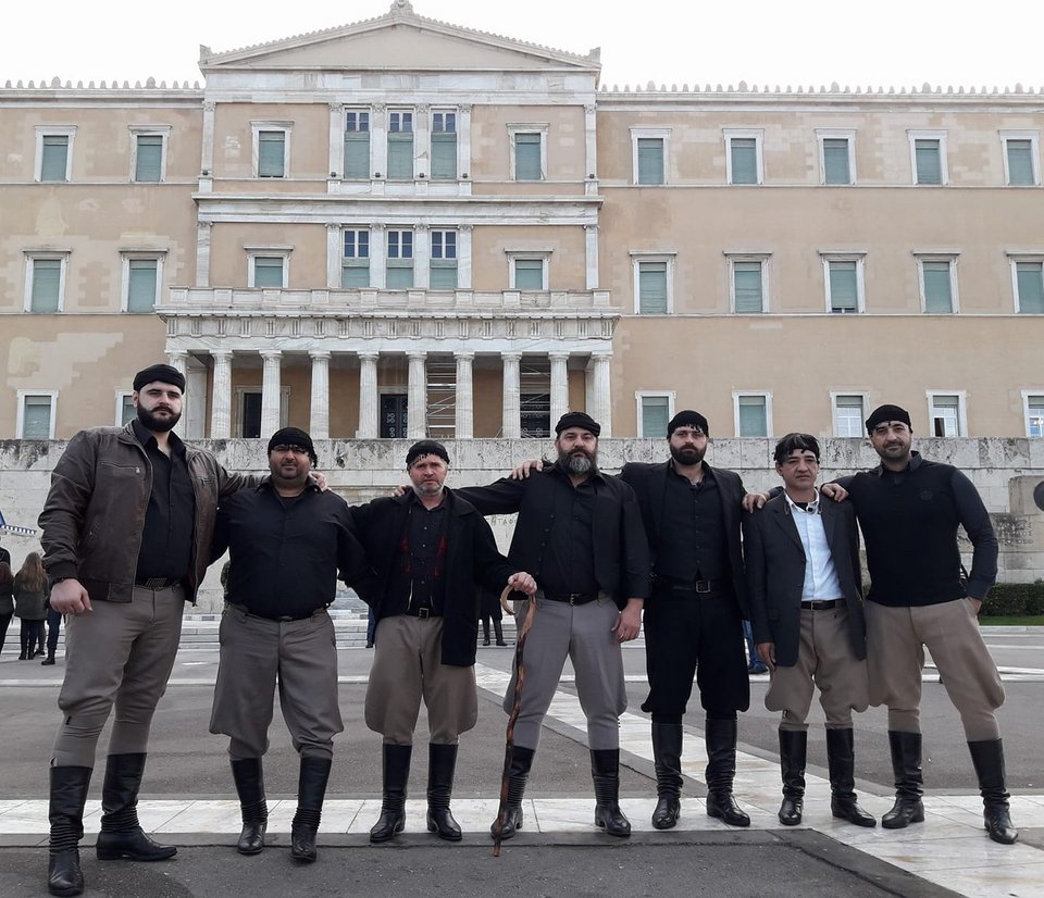 Βρακοφόροι με άλογα από την Κρήτη για το συλλαλητήριο της Θεσσαλονίκης -Στάση σε Βουλή και Θερμοπύλες [εικόνες] | iefimerida.gr 2