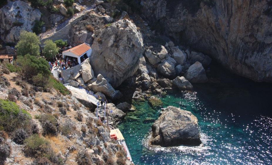Παναγιά Κρυφτή: Το απόκοσμο ξωκλήσι στη Λέσβο -Σε σπηλιά βράχου στη θάλασσα [εικόνα] | iefimerida.gr 0