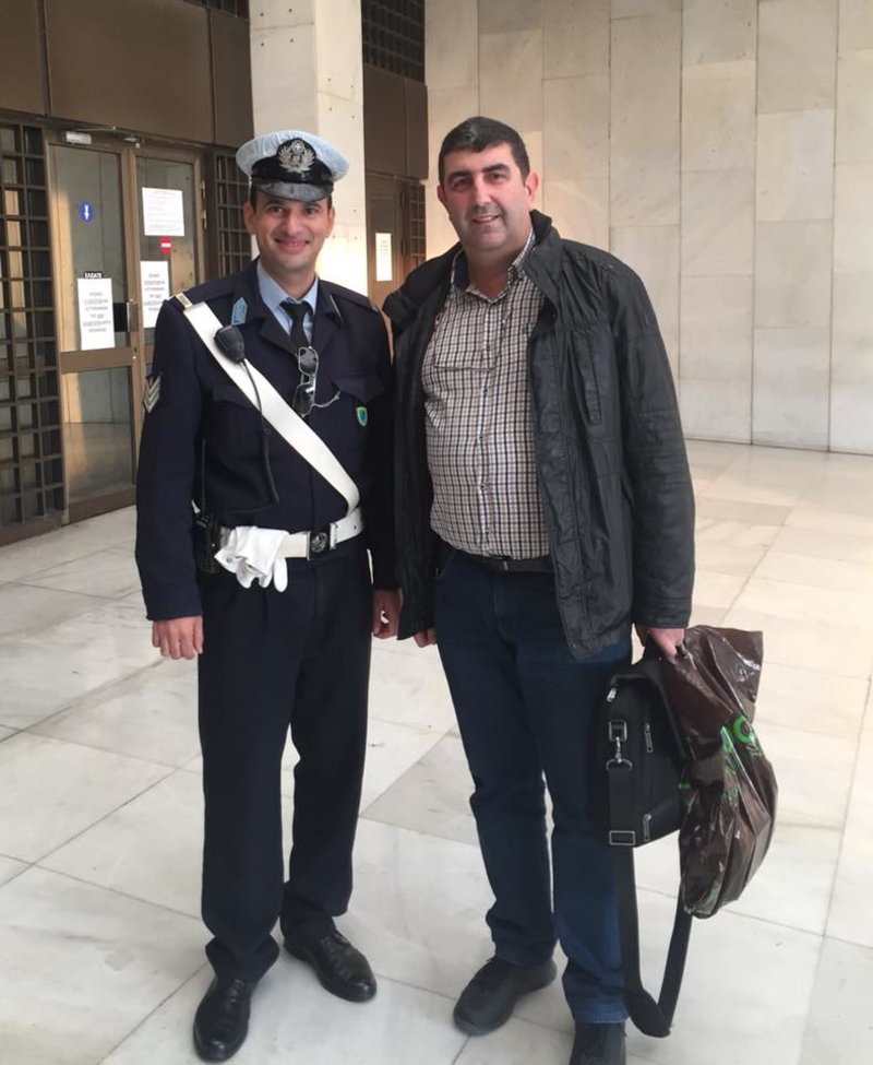 Η ξανθιά λιμενικός και ο αστυνομικός που «σκοτώνονται» μέσω Facebook -Μηνύσεις και βαριές κουβέντες [εικόνες] | iefimerida.gr 1