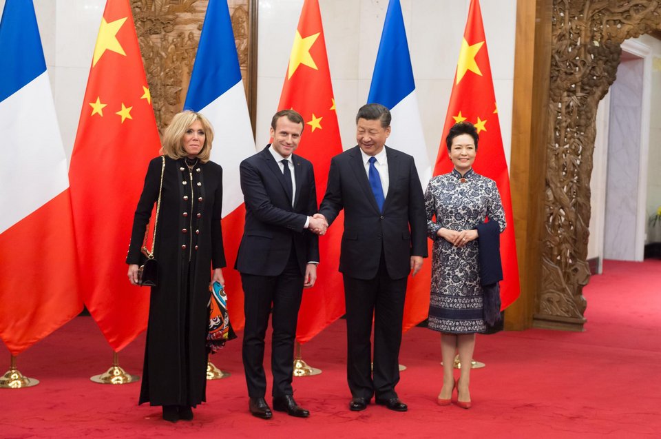 Μια «άλλη» Μπριζίτ Μακρόν -Εξι παλτό σε 48 ώρες, στην Κίνα [εικόνες] | iefimerida.gr 2