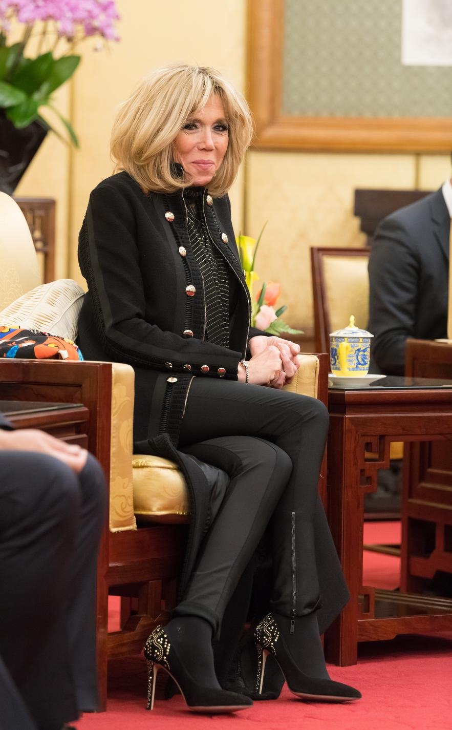 Μια «άλλη» Μπριζίτ Μακρόν -Εξι παλτό σε 48 ώρες, στην Κίνα [εικόνες] | iefimerida.gr 3