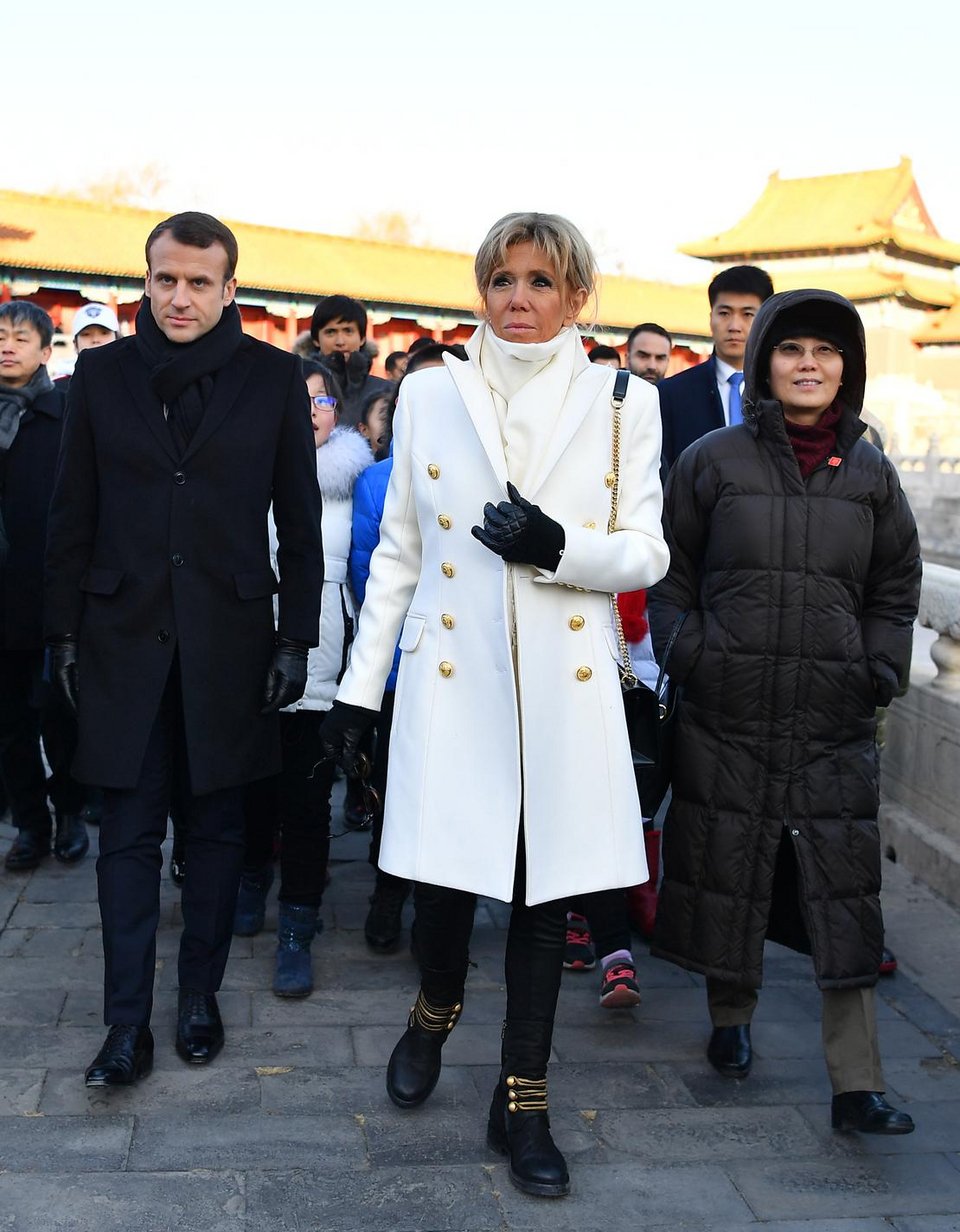 Μια «άλλη» Μπριζίτ Μακρόν -Εξι παλτό σε 48 ώρες, στην Κίνα [εικόνες] | iefimerida.gr 4