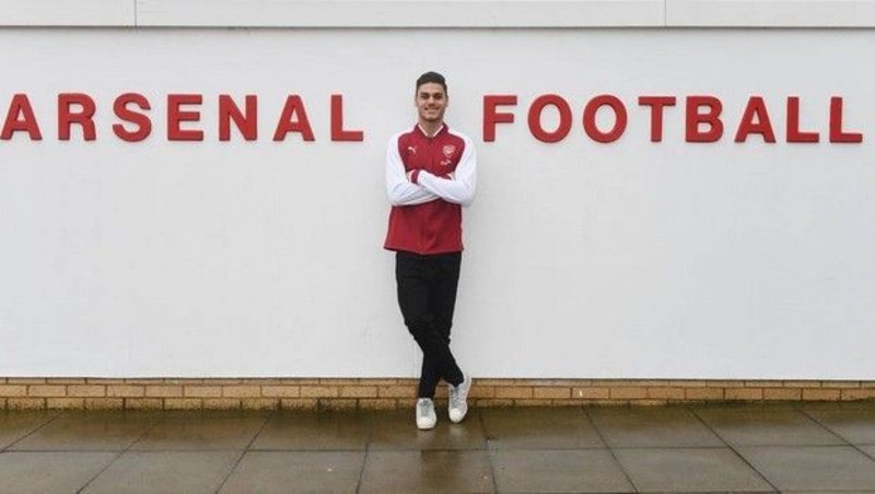 Επίσημα παίκτης της Αρσεναλ ο Μαυροπάνος [εικόνες] | iefimerida.gr 0