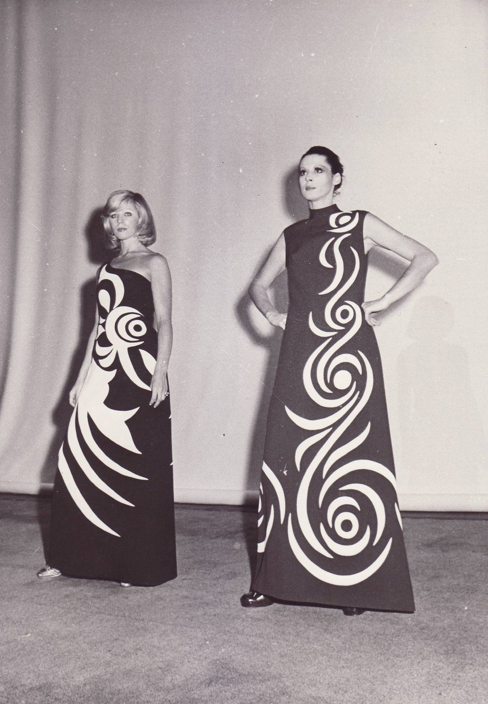 Ο κεντητής της νύχτας -Ντίνος Μαυρόπουλος, ο σχεδιαστής που έντυνε την βασίλισσα Φρειδερίκη, την Κάλλας και τις σταρ της εποχής [εικόνες] | iefimerida.gr 5