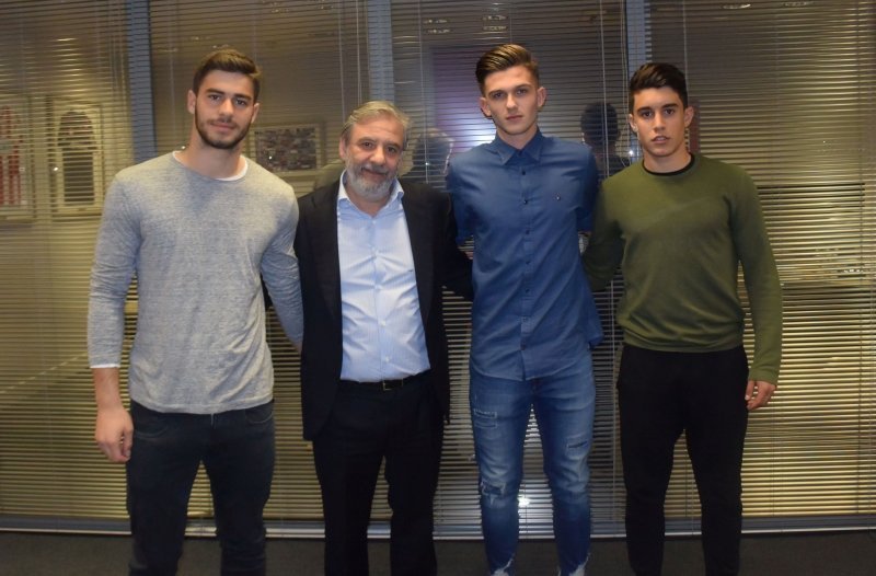 Υπέγραψε επαγγελματικό συμβόλαιο με τον Ολυμπιακό o γιος του Αντώνη Νικοπολίδη [εικόνες] | iefimerida.gr 4