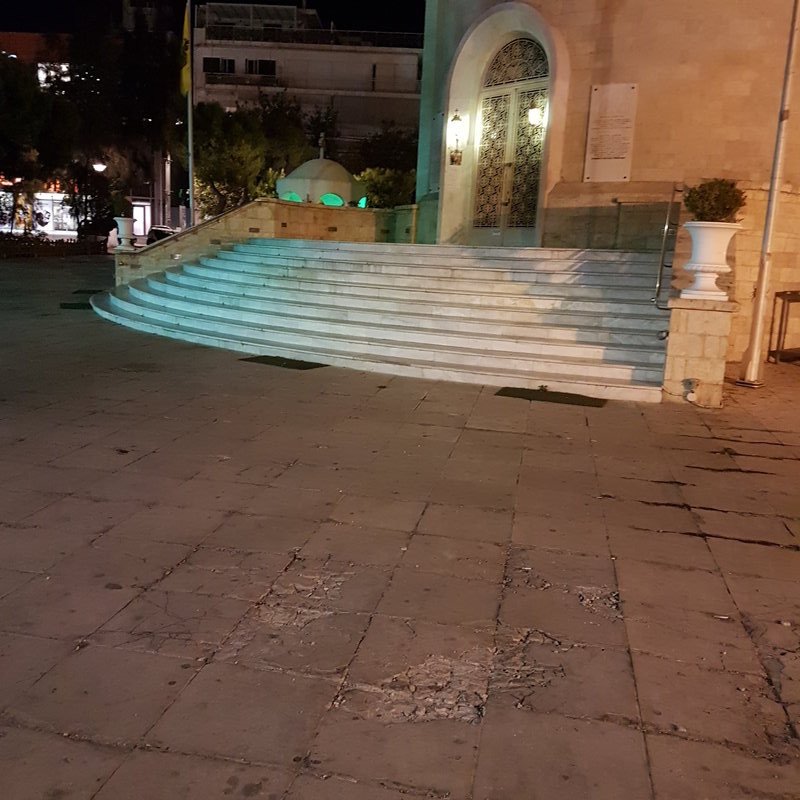 Ελαμψε η εμβληματική εκκλησία της Γλυφάδας -Ανάπλαση στο προαύλιο του Αγίου Κωνσταντίνου [εικόνες] | iefimerida.gr 1