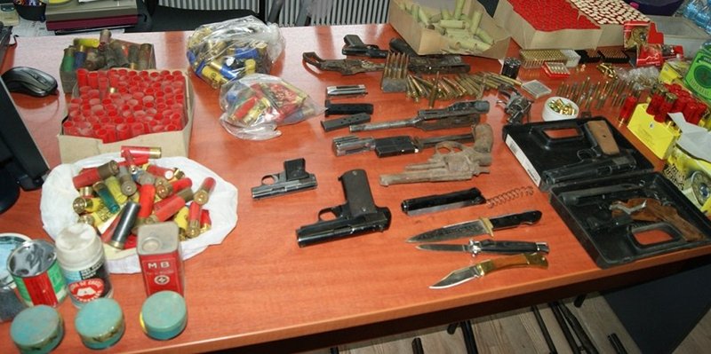 Συνελήφθη 76χρονος στα Ιωάννινα με ολόκληρο οπλοστάσιο στο σπίτι του [εικόνες] | iefimerida.gr 0