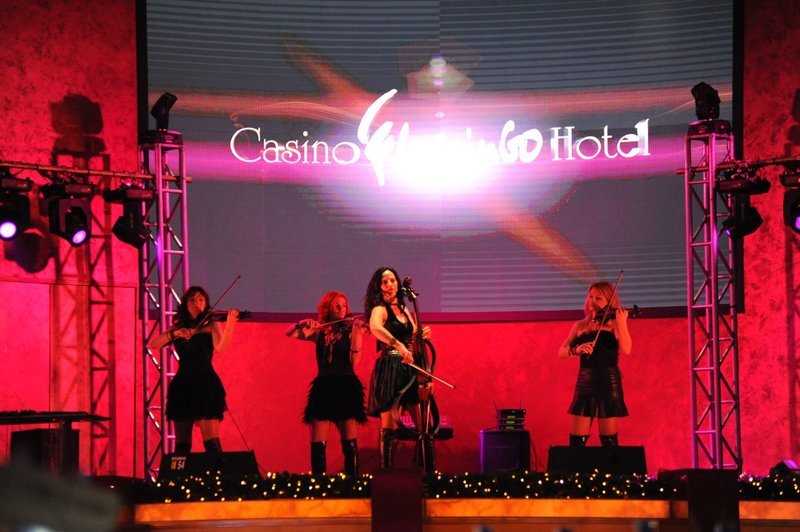 Στα Σκόπια διασκεδάζουν με Ελληνες τραγουδιστές -Εκαναν ρεβεγιόν με τη Στικούδη [βίντεο] | iefimerida.gr 0