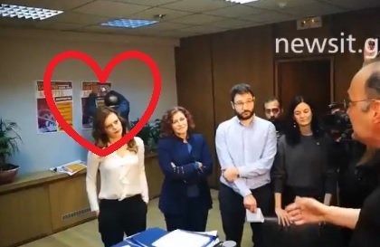 Η εικόνα της έξαλλης Αχτσιόγλου με το ΠΑΜΕ έγινε viral -Το Twitter το απόλαυσε [εικόνες] | iefimerida.gr 2