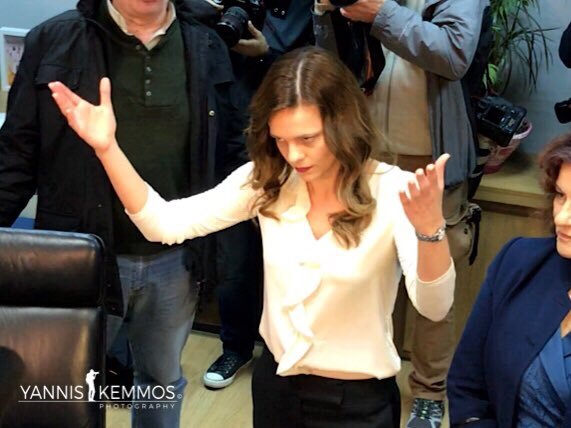 Η εικόνα της έξαλλης Αχτσιόγλου με το ΠΑΜΕ έγινε viral -Το Twitter το απόλαυσε [εικόνες] | iefimerida.gr 5