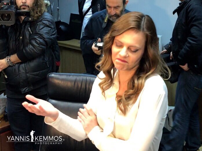 Η εικόνα της έξαλλης Αχτσιόγλου με το ΠΑΜΕ έγινε viral -Το Twitter το απόλαυσε [εικόνες] | iefimerida.gr 6