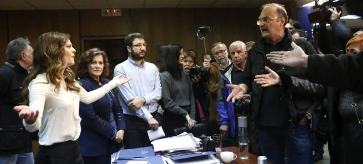 Η εικόνα της έξαλλης Αχτσιόγλου με το ΠΑΜΕ έγινε viral -Το Twitter το απόλαυσε [εικόνες] | iefimerida.gr 9