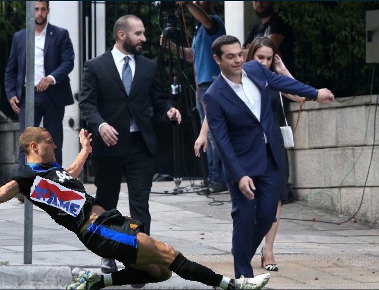 Η εικόνα της έξαλλης Αχτσιόγλου με το ΠΑΜΕ έγινε viral -Το Twitter το απόλαυσε [εικόνες] | iefimerida.gr 11