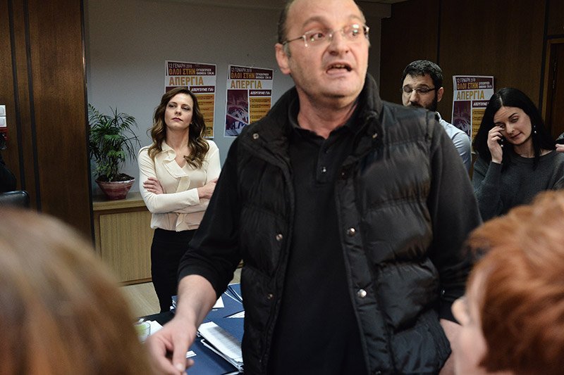 Η εικόνα της έξαλλης Αχτσιόγλου με το ΠΑΜΕ έγινε viral -Το Twitter το απόλαυσε [εικόνες] | iefimerida.gr 14