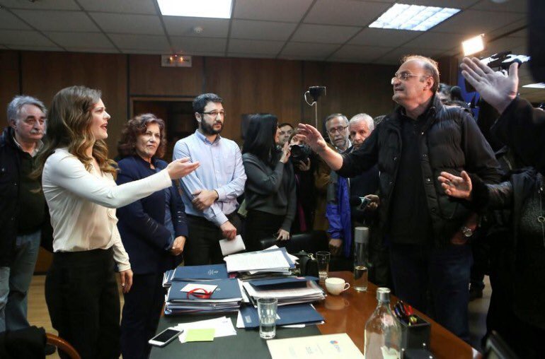 Η εικόνα της έξαλλης Αχτσιόγλου με το ΠΑΜΕ έγινε viral -Το Twitter το απόλαυσε [εικόνες] | iefimerida.gr 16