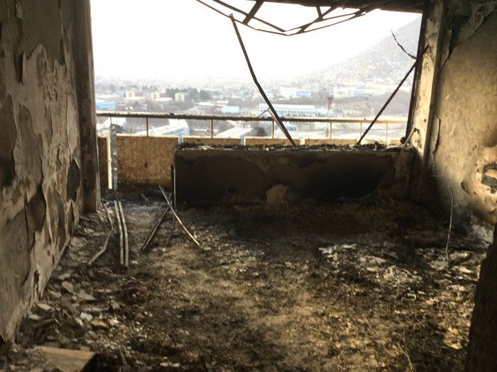 Ο Ελληνας πιλότος που ξεγέλασε τους Ταλιμπάν δείχνει το στρώμα όπου κρύφτηκε και το διαλυμένο δωμάτιό του [εικόνες] | iefimerida.gr 11