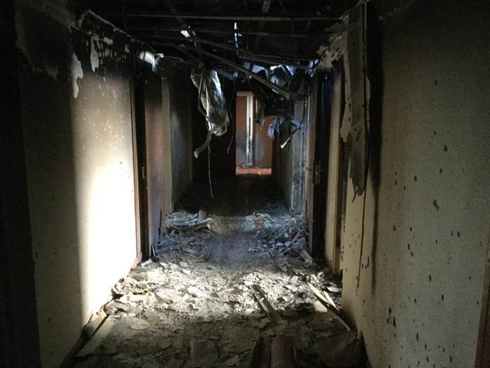 Ο Ελληνας πιλότος που ξεγέλασε τους Ταλιμπάν δείχνει το στρώμα όπου κρύφτηκε και το διαλυμένο δωμάτιό του [εικόνες] | iefimerida.gr 9