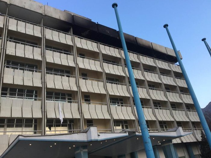 Ο Ελληνας πιλότος που ξεγέλασε τους Ταλιμπάν δείχνει το στρώμα όπου κρύφτηκε και το διαλυμένο δωμάτιό του [εικόνες] | iefimerida.gr 16