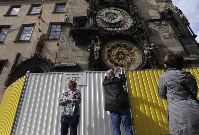 Το αστρονομικό ρολόι της Πράγας σταματά να χτυπά ύστερα από 600 χρόνια [εικόνες] | iefimerida.gr 3