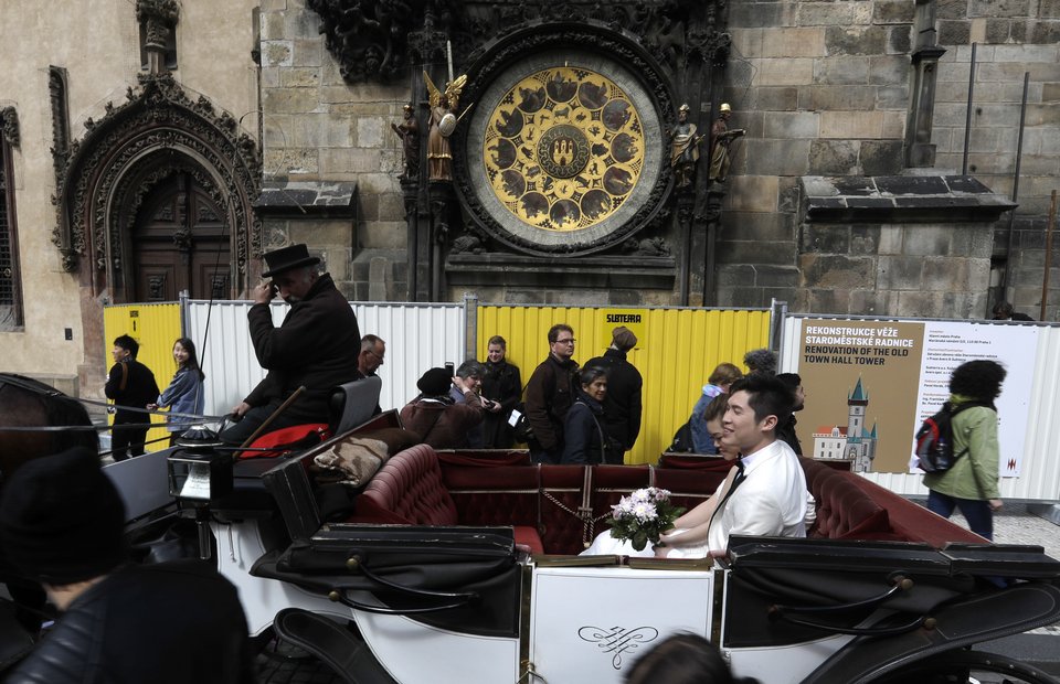 Το αστρονομικό ρολόι της Πράγας σταματά να χτυπά ύστερα από 600 χρόνια [εικόνες] | iefimerida.gr 2