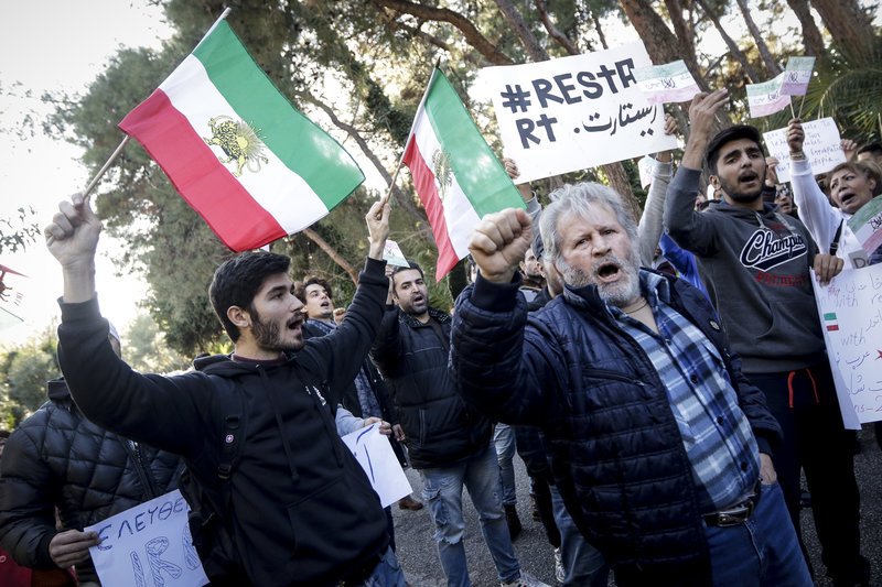 Επεισόδια έξω από την πρεσβεία του Ιράν στο Ψυχικό -18 συλλήψεις [εικόνες] | iefimerida.gr 1