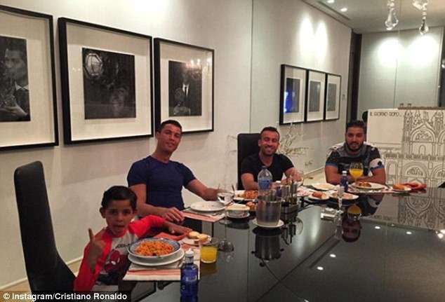 Απιαστη: Η βίλα του Ρονάλντο έχει νηπιαγωγείο και φυσικά... γήπεδο ποδοσφαίρου! [εικόνες] | iefimerida.gr 8