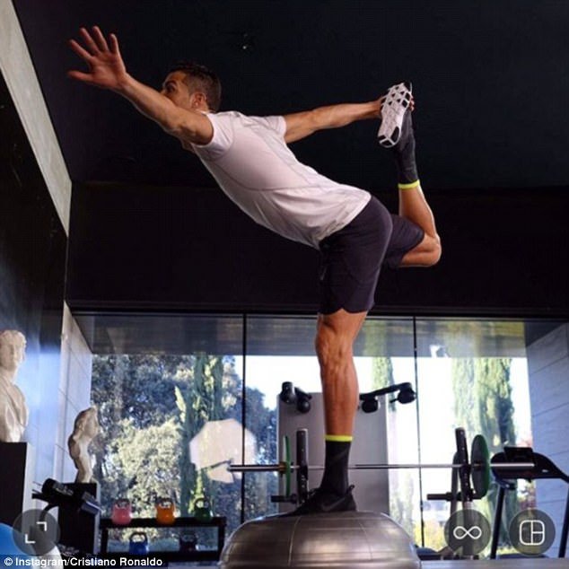 Απιαστη: Η βίλα του Ρονάλντο έχει νηπιαγωγείο και φυσικά... γήπεδο ποδοσφαίρου! [εικόνες] | iefimerida.gr 7