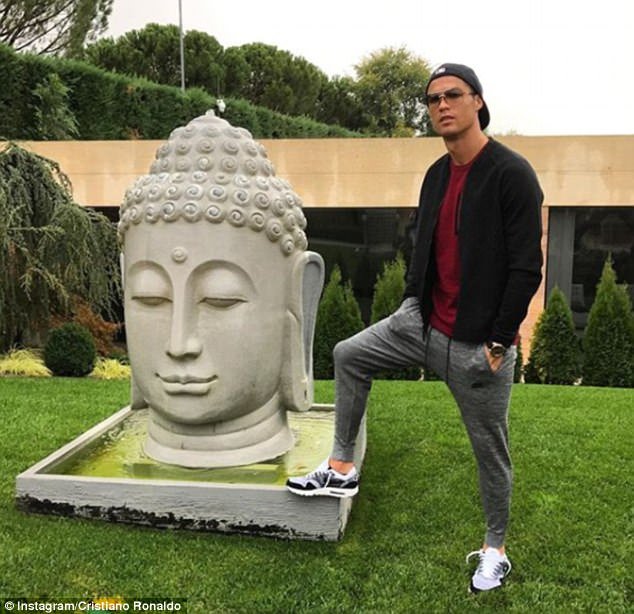 Απιαστη: Η βίλα του Ρονάλντο έχει νηπιαγωγείο και φυσικά... γήπεδο ποδοσφαίρου! [εικόνες] | iefimerida.gr 11