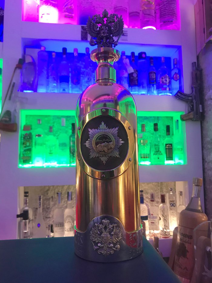 Εκλεψαν το πιο ακριβό μπουκάλι βότκας -1,3 εκατ. δολ., είχε και διαμάντια [εικόνες] | iefimerida.gr 2