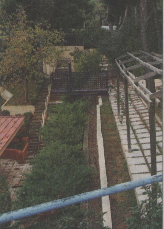 Πωλητήριο στην ερημωμένη βίλα με την πισίνα του Γιώργου Μαρίνου στον Νέο Βουτζά [εικόνες] | iefimerida.gr 1