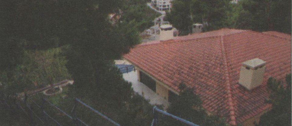 Πωλητήριο στην ερημωμένη βίλα με την πισίνα του Γιώργου Μαρίνου στον Νέο Βουτζά [εικόνες] | iefimerida.gr 3