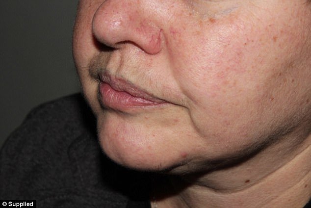 Ταξίδεψε από την Αυστραλία έως την Ταϊτή για να κάνει τατουάζ στα χείλη της- Το αποτέλεσμα ήταν για γέλια [εικόνες] | iefimerida.gr 0