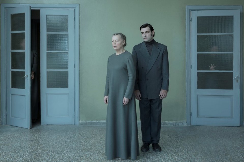 «Αμφιβολία» με Πατεράκη-Κουρή: Στους ρόλους της Μέριλ Στριπ & του Φίλιπ Σέιμουρ Χόφμαν [εικόνες] | iefimerida.gr 2