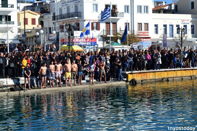 Στην Τήνο ο Μητσοτάκης για τα Θεοφάνεια -Το μήνυμά του [εικόνες] | iefimerida.gr 4