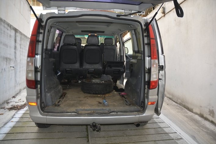 Θεσσαλονίκη: Συνελήφθησαν οι δύο Σύροι που μετέφεραν με βανάκι 21 παράνομους μετανάστες [εικόνες]   | iefimerida.gr 1