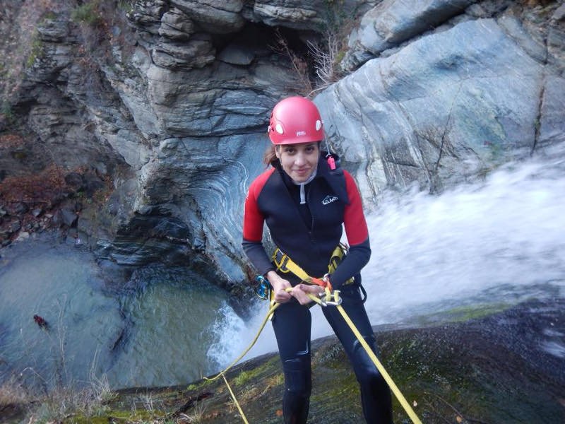 Υποδέχθηκαν το 2018 κατεβαίνοντας τον καταρράκτη στο Βελβεντό -Από ύψος 30 μέτρων [εικόνες] | iefimerida.gr 2