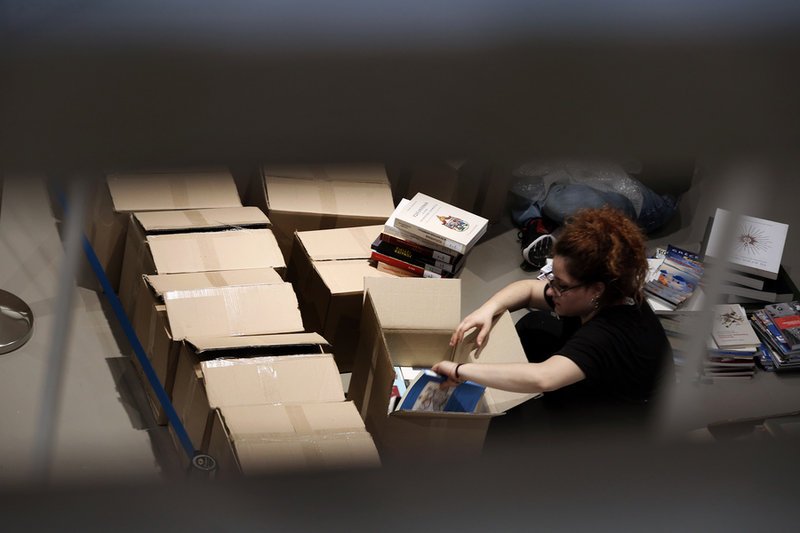 Καρέ καρέ η μετακίνηση ενός θησαυρού -Η Εθνική Βιβλιοθήκη μετακομίζει στο «Σταύρος Νιάρχος» [εικόνες] | iefimerida.gr 1