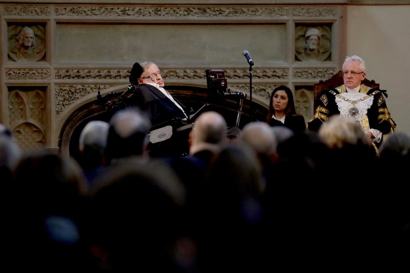 Στίβεν Χόκινγκ: Του είχαν πει πως θα πεθάνει στα 23 του και έκλεισε τα 76 [εικόνες] | iefimerida.gr 1