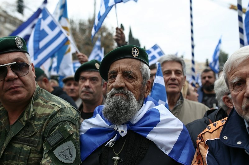 Οι φυσιογνωμίες του συλλαλητηρίου: Μακεδονομάχοι, Κρητικοί, καλόγριες, στολές παραλλαγής και απλοί πολίτες στο Σύνταγμα [εικόνες]  | iefimerida.gr 0