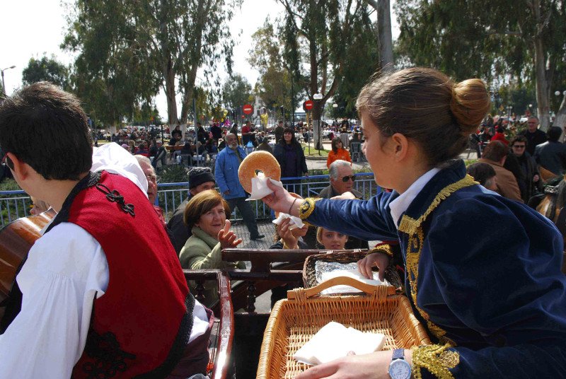 Κανταδόροι και μασκαράδες στην Κρήτη -Το κλέψιμο της νύφης, τα μουτζουρώματα και ο Καδής [εικόνες] | iefimerida.gr 4