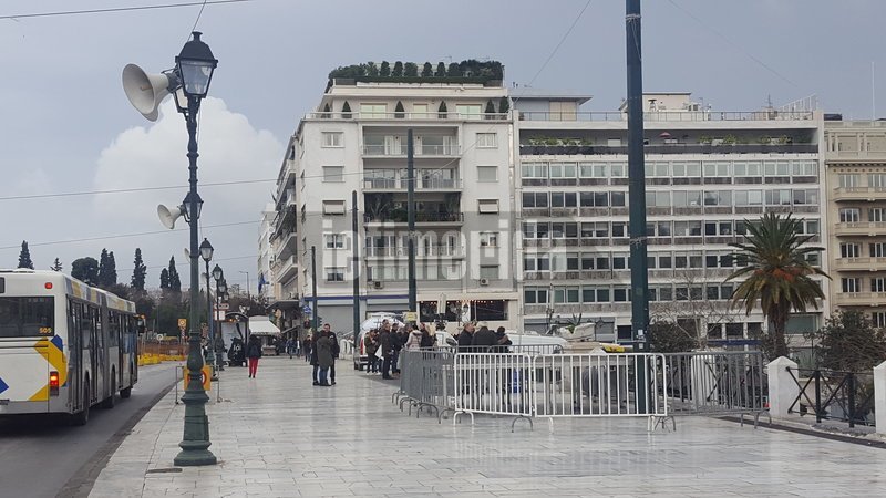 Πυρετώδεις προετοιμασίες για το μεγάλο συλλαλητήριο στο Σύνταγμα [εικόνες] | iefimerida.gr 11