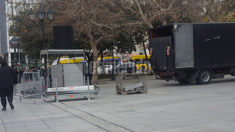 Πυρετώδεις προετοιμασίες για το μεγάλο συλλαλητήριο στο Σύνταγμα [εικόνες] | iefimerida.gr 9