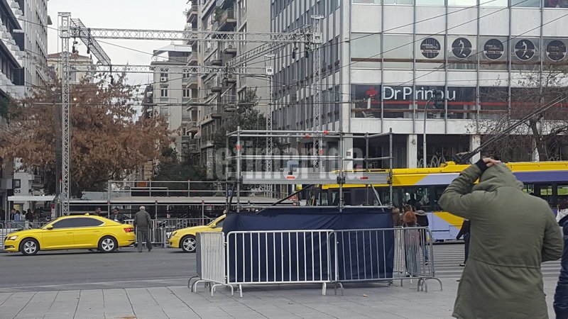 Πυρετώδεις προετοιμασίες για το μεγάλο συλλαλητήριο στο Σύνταγμα [εικόνες] | iefimerida.gr 7