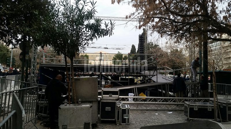 Πυρετώδεις προετοιμασίες για το μεγάλο συλλαλητήριο στο Σύνταγμα [εικόνες] | iefimerida.gr 5