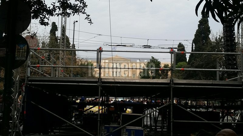 Πυρετώδεις προετοιμασίες για το μεγάλο συλλαλητήριο στο Σύνταγμα [εικόνες] | iefimerida.gr 4