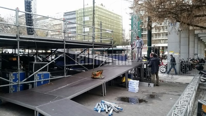 Πυρετώδεις προετοιμασίες για το μεγάλο συλλαλητήριο στο Σύνταγμα [εικόνες] | iefimerida.gr 2