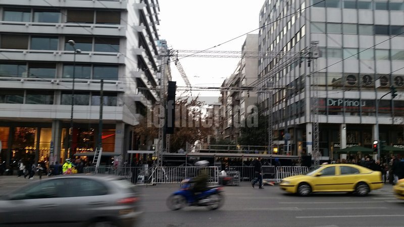 Πυρετώδεις προετοιμασίες για το μεγάλο συλλαλητήριο στο Σύνταγμα [εικόνες] | iefimerida.gr 1