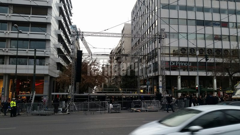 Πυρετώδεις προετοιμασίες για το μεγάλο συλλαλητήριο στο Σύνταγμα [εικόνες] | iefimerida.gr 0