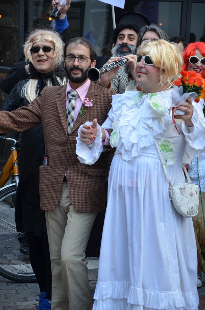 Ξέφρενο γλέντι στην Λάρισα -Γιόρτασαν τα «μπουλούκια» [εικόνες & βίντεο] | iefimerida.gr 13